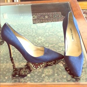 Manolo Blahnik Navy BB 105 Linen Point-Toe Pumps